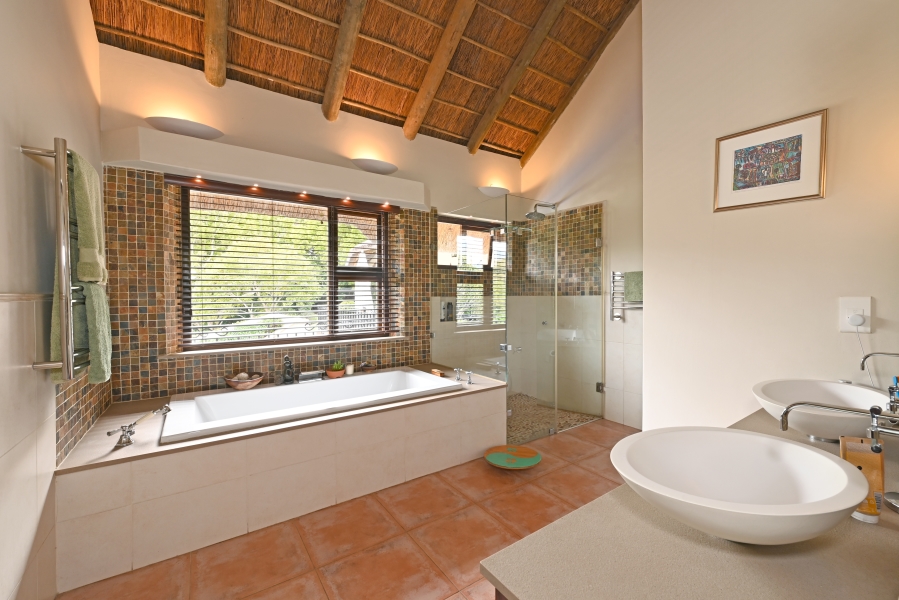 To Let 6 Bedroom Property for Rent in Constantia Western Cape